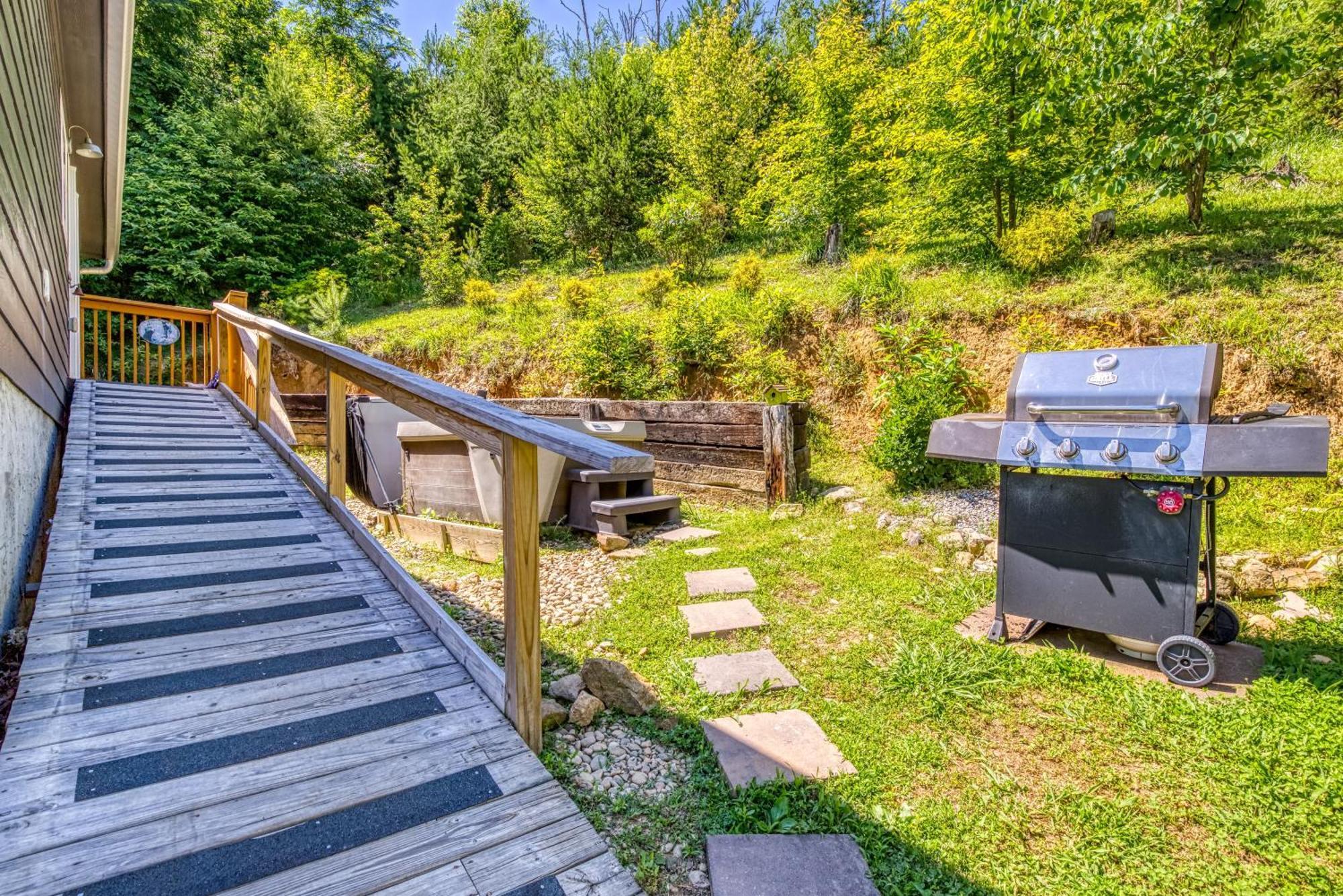 Key Lime Pie, Hot Tub,Wifi, 1089 Free Tickets Each Paid Day, Dollywood And More Гатлінбург Екстер'єр фото